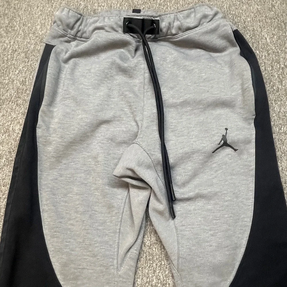 Air Jordan Dri-FIT Sport DNA Joggers DQ7320-091 Gray Black Slim Fit Men Small